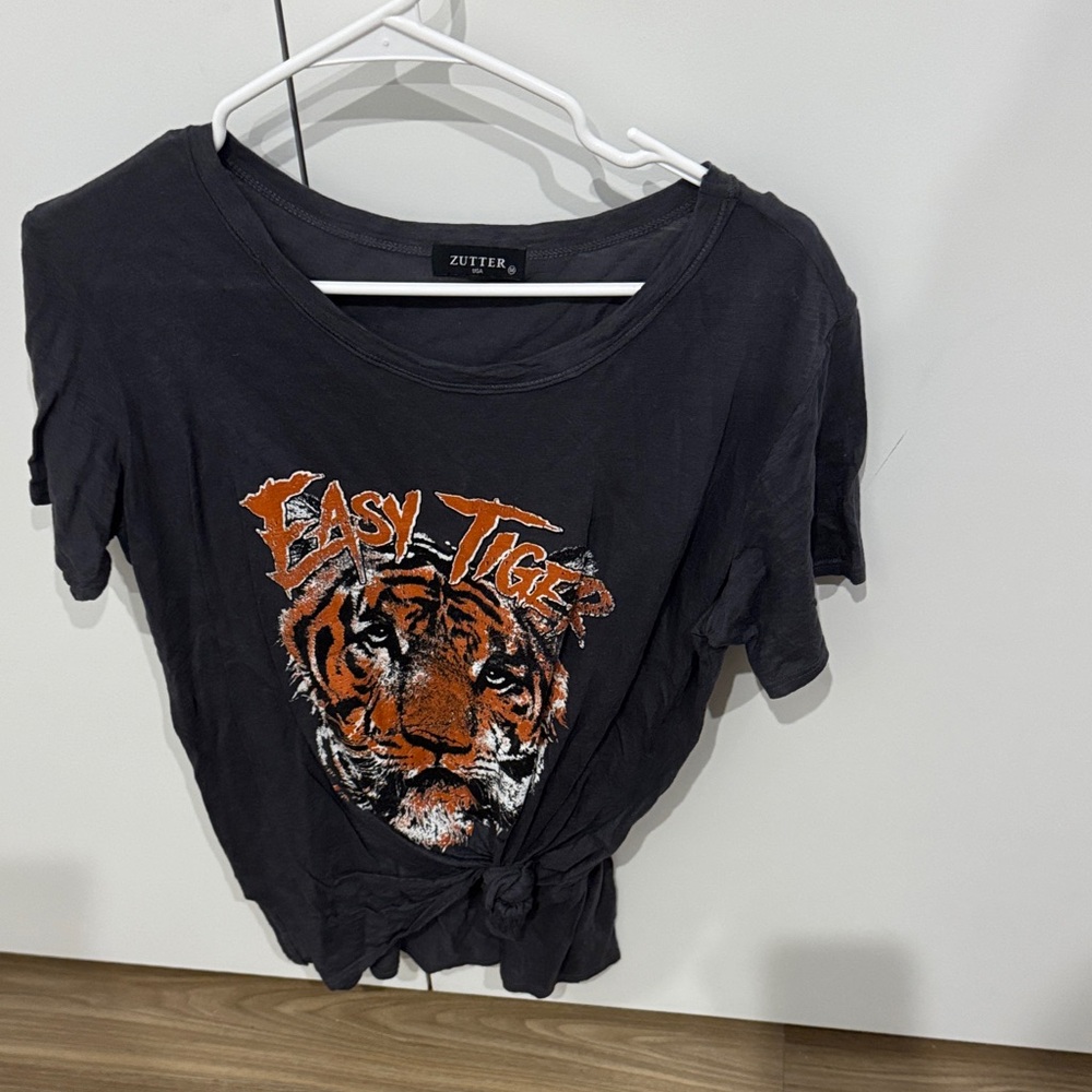 Zutter Women's Black Graphic 'Easy Tiger' Knot-Front Tee